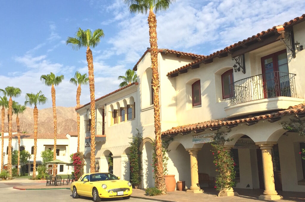 luxury rentals in la quinta ca with garage